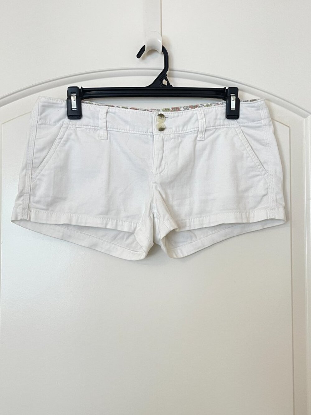 American Eagle Shorts Stretch White Size 2
